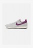 Nike Sportswear CHALLENGER OG UNISEX Sneaker low white/grey/dark red CHALLENGER OG UNISEX Низкие кроссовки женские белый/серый/темно-красный