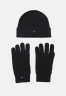Tommy Hilfiger ESSENTIAL BEANIE & GLOVES SET Gloves black ESSENTIAL BEANIE &amp; GLOVE SET Перчатки черный