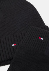 Tommy Hilfiger ESSENTIAL BEANIE & GLOVES SET Gloves black ESSENTIAL BEANIE & GLOVE SET Перчатки черный