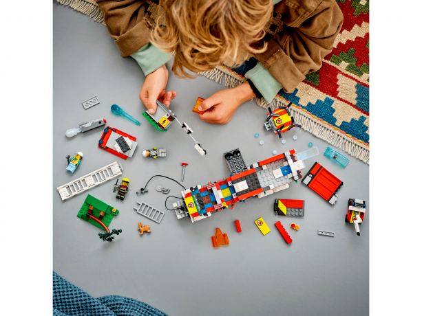 Lego Einsatzleitwagen der Feuerwehr Командирская машина пожарной охраны