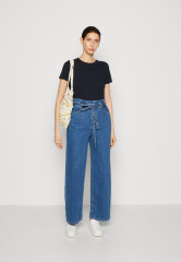 Tommy Hilfiger Basic T-shirt desert sky Базовая футболка небо пустыни