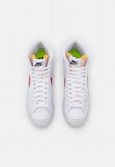 Nike Sportswear BLAZER MID #x27;77 NEXT NATURE 2 Sneaker high white/gym red/black BLAZER MID #x27;77 NEXT NATURE 2 — Высокие кроссовки женские белый/спортивный красный/черный