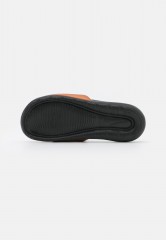 Nike Sportswear VICTORI ONE SLIDE Pantolette flach black/metallic copper VICTORI ONE SLIDE Мюли на плоской подошве черный/медный металлик