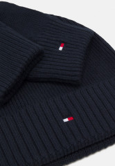 Tommy Hilfiger ESSENTIAL BEANIE & GLOVES SET Gloves space blue ESSENTIAL BEANIE & GLOVE SET Перчатки космический синий