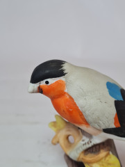 Статуэтка винтажная миниатюрная &quot;Снегирь на ветке&quot;, фарфор, 9 x 8 см, Тайвань, 1960-70гг.