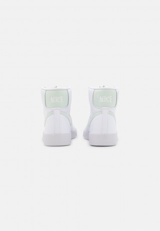 Nike Sportswear BLAZER MID #x27;77 NEXT NATURE 2 Sneaker high white/barely green BLAZER MID #x27;77 NEXT NATURE 2 — Высокие кроссовки женские белый/еле зеленый