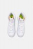 Nike Sportswear BLAZER MID #x27;77 NEXT NATURE 2 Sneaker high white/barely green BLAZER MID #x27;77 NEXT NATURE 2 — Высокие кроссовки женские белый/еле зеленый