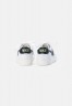 Nike Sportswear NIKE BLAZER LOW Sneaker low white/aquamarine-lime glow-off noir-sail NIKE BLAZER LOW — Низкие кроссовки женские белый/аквамариново-лаймовый светящийся нуар-парус