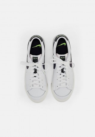 Nike Sportswear NIKE BLAZER LOW Sneaker low white/aquamarine-lime glow-off noir-sail NIKE BLAZER LOW — Низкие кроссовки женские белый/аквамариново-лаймовый светящийся нуар-парус