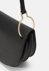 Tommy Hilfiger CHIC SADDLE Across body bag black CHIC SADDLE Сумка через плечо черный