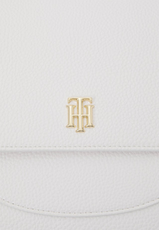 Tommy Hilfiger ELEMENT SADDLE BAG CORP Across body bag white corporate ELEMENT SADDLE BAG CORP — Сумка через плечо белый корпоративный