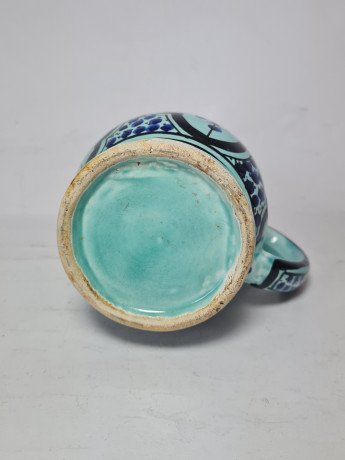 Винтажная кофейная чашка, светло-бирюзовый фарфор с темно-синим декором, ручная роспись, 11 x 12см, Германия, 1960-70гг.