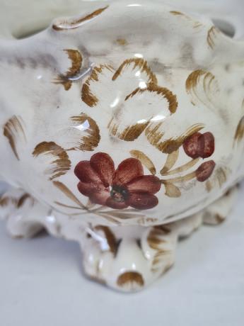 Ваза декоративная винтажная с оранжево-красным цветочным декором, ручная роспись, 17,5 x 11,5 x 10,5 см, Германия, 1960-70гг.