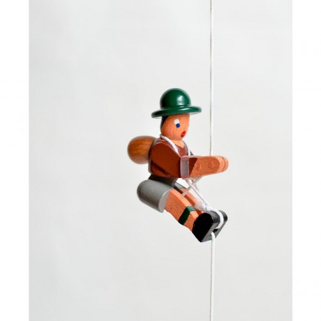 Holzspielzeug Kletterfigur Bergsteiger braun Деревянная игрушка скалолазная фигурка альпинист коричневый