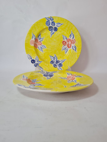 Тарелка винтажная Im Stil Mercantile, желтая с лиловыми цветками, керамика, 27 см, 2 шт., Германия, 1960-70гг.