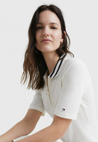 Tommy Hilfiger REG Famp;F STR 1/2ZIP MIDI Day dress ecru REG Famp;F STR 1/2ZIP МИДИ Повседневное платье экрю