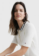 Tommy Hilfiger REG Famp;F STR 1/2ZIP MIDI Day dress ecru REG Famp;F STR 1/2ZIP МИДИ Повседневное платье экрю