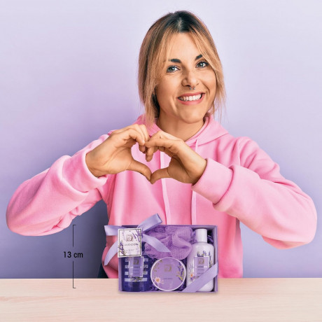 Accentra Shower Set Women Gift Set Lavender in Beautiful Gift Box Подарочный набор "Лаванда"  из 4 предметов с гелем для душа, лосьоном для тела, маслом для тела и сетчатой ​​губкой