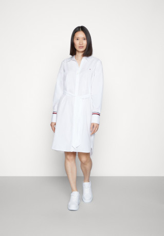 Tommy Hilfiger MONICA KNEE SHIRT DRESS Shirt dress optic white MONICA KNEE SHIRT DRESS Платье-рубашка оптический белый