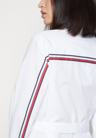 Tommy Hilfiger MONICA KNEE SHIRT DRESS Shirt dress optic white MONICA KNEE SHIRT DRESS Платье-рубашка оптический белый