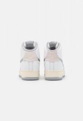 Nike Sportswear W AF1 SCULPT Sneaker high summit white/silver/coconut milk/wolf grey W AF1 SCULPT Высокие кроссовки женские вершина белый/серебристый/кокосовое молоко/волчий серый