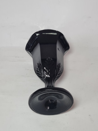 Fidenza Italy Кубок для вина из тонкого фарфора с рельефным краем, 15,5 x 9,5 см, Италия, 1960-70гг.