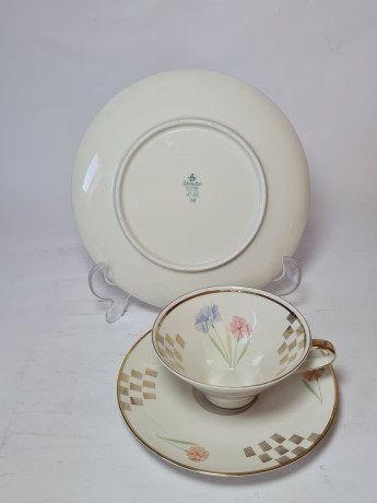 Чайное трио винтажное Winterling Roslau Bavaria, белый фарфор с цветочным рисунком и геометрическим позолоченным узором, 12 x 5,5 см / 15 см / 19,5 см, Германия, 1960-70гг.