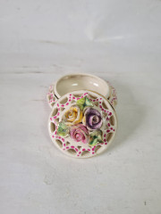 Шкатулка винтажная CFK Poland с тремя розами и позолотой, ручная работа, фарфор, 5 x 6,5 см, Польша, 1960-1970гг.