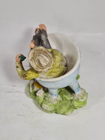 Фигурка винтажная Im Stil Capodimonte "Мужчина, отдыхающий в ванне", фарфор, 19 см, Германия, 1960-70гг.