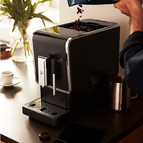 Tchibo Tchibo Kaffeevollautomat Esperto Latte fur Caffe Crema, Espresso, Cappuccino und Milchschaum, Intense+ -Technologie: fur starkeren Kaffee per Taste Полностью автоматическая кофемашина Tchibo Esperto Latte для приготовления крема, эспрессо, капучин