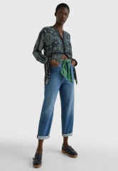 Tommy Hilfiger BANDANA VIS RELAXED BLOUSE Blouse placed bandana  desert sky BANDANA VIS RELAXED BLOUSE Блузка размещенная бандана небо пустыни