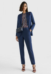 Tommy Hilfiger SLIM FIT Trousers desert sky ОБЛЕГАЮЩИЕ брюки небо пустыни