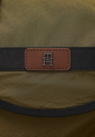 Tommy Hilfiger MODERN UTILITY BACKPACK UNISEX Rucksack faded military РЮКЗАК MODERN UTILITY UNISEX рюкзак выцветший военный