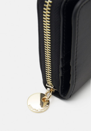 Tommy Hilfiger CHIC LARGE Wallet black CHIC LARGE Кошелек черный