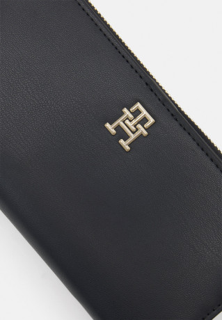 Tommy Hilfiger CHIC LARGE Wallet black CHIC LARGE Кошелек черный