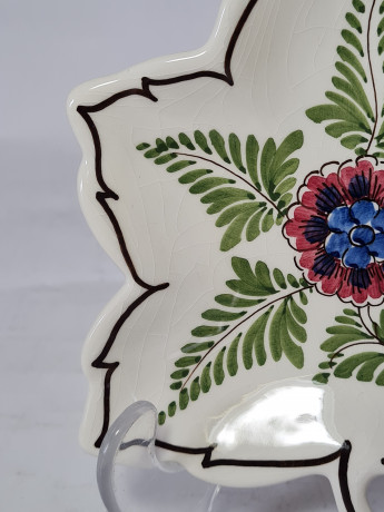 Delft Тарелка в виде листа с растительным декором, 16 x 15 x 2 см, Голландия, 1960-70гг.