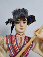 Фигурка винтажная Ainamoia / Arts Crisana, Oradea &quot;Юноша в этническом костюме&quot;, 24 см, Румыния, 1960-70гг.