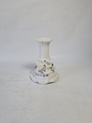 Подсвечник винтажный с объемным декором в виде цветов, фарфор, 13.5 см, Италия, 1960-70гг.