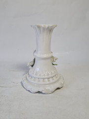 Подсвечник винтажный с объемным декором в виде цветов, фарфор, 13.5 см, Италия, 1960-70гг.