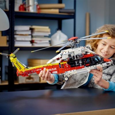 LEGO LEGO Technic 42145 Airbus H175 Rettungshubschrauber LEGO Technic 42145 Спасательный вертолет Airbus H175