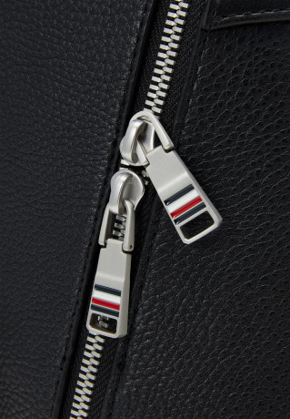 Tommy Hilfiger CENTRAL BACKPACK UNISEX Rucksack black ЦЕНТРАЛЬНЫЙ РЮКЗАК УНИСЕКС Рюкзак черный