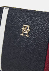 Tommy Hilfiger EMBLEM WASHBAG Wash bag space blue EMBLEM WASHBAG Мешок для стирки космический синий