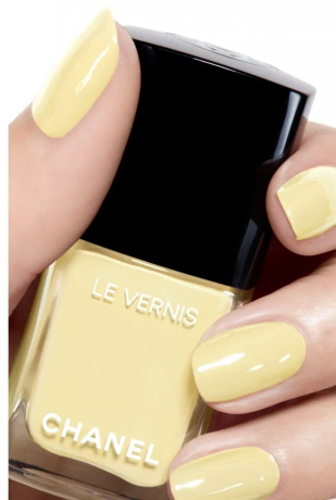 Chanel Le Vernis nail polish 129 Ovni 13ml, Лак для ногтей 129 Ovni (Франция), стойкое глянцевое покрытие, керамиды камелии, 13мл