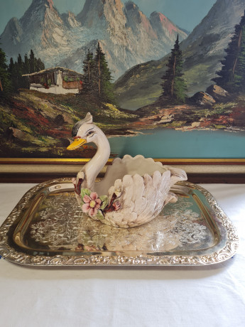 Конфетница винтажная в форме лебедя Im Stil von Bassano с объемными цветами, керамика, 14 х 23 см, Германия, 1960-70гг.