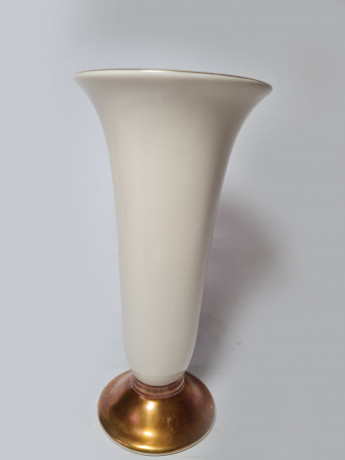 Royal KM Porzellan Bavaria Фарфоровая белая ваза с позолоченным основанием и ободком, 16см , Германия, 1960-70гг.