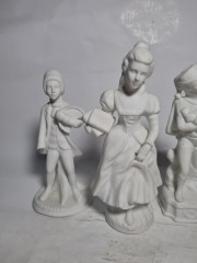 Фигурки винтажные &quot;Солдат&quot;, &quot;Девушка с книгами&quot;, &quot;Солдат с шляпой в руке&quot;, керамика, 3 шт., Германия, 1960-70гг.