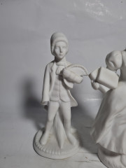 Фигурки винтажные &quot;Солдат&quot;, &quot;Девушка с книгами&quot;, &quot;Солдат с шляпой в руке&quot;, керамика, 3 шт., Германия, 1960-70гг.