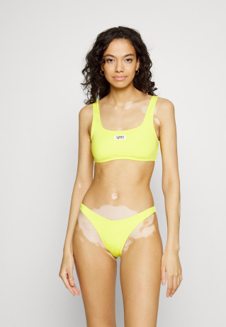 Tommy Hilfiger HIGH LEG CHEEKY Bikini bottoms magnetic yellow HIGH LEG CHEEKY Плавки бикини магнитный желтый