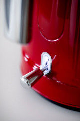 NOVIS NOVIS Wasserkocher K1 rot, 1,6 l, 2400 W, Metallgehause Чайник NOVIS K1 красный, 1,6 л, 2400 Вт, металлический корпус