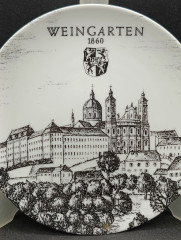 Тарелка декоративная в бело-черных тонах Altenkunststadt &quot;Аббатство Вайнгартен (1860)&quot; винтажная, фарфор, 17 см, Германия, 1960-70гг.